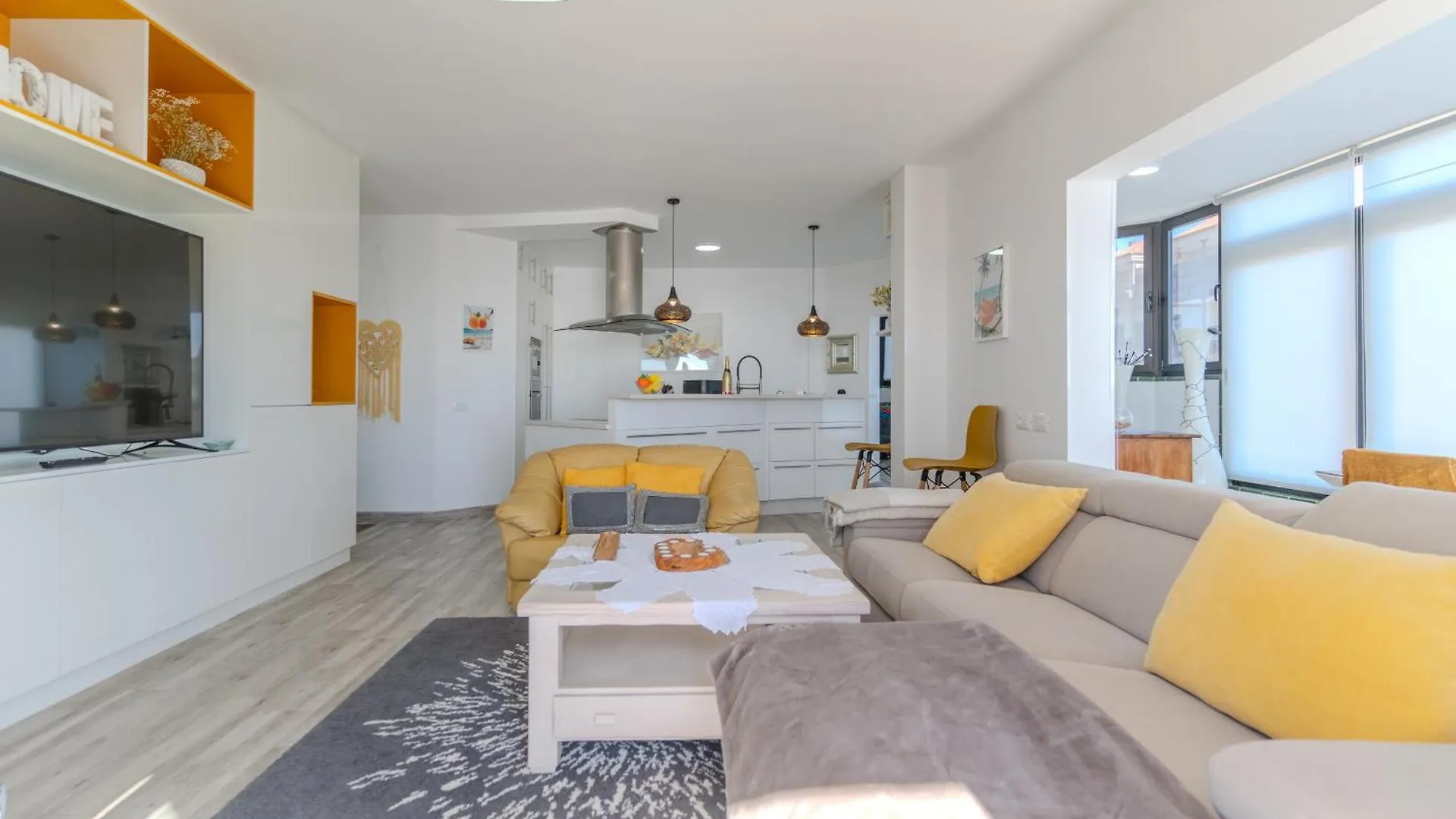 Luxury 2 Bedrooms Apartment Norton With Amazing Views In Коста-дель-Силенцио